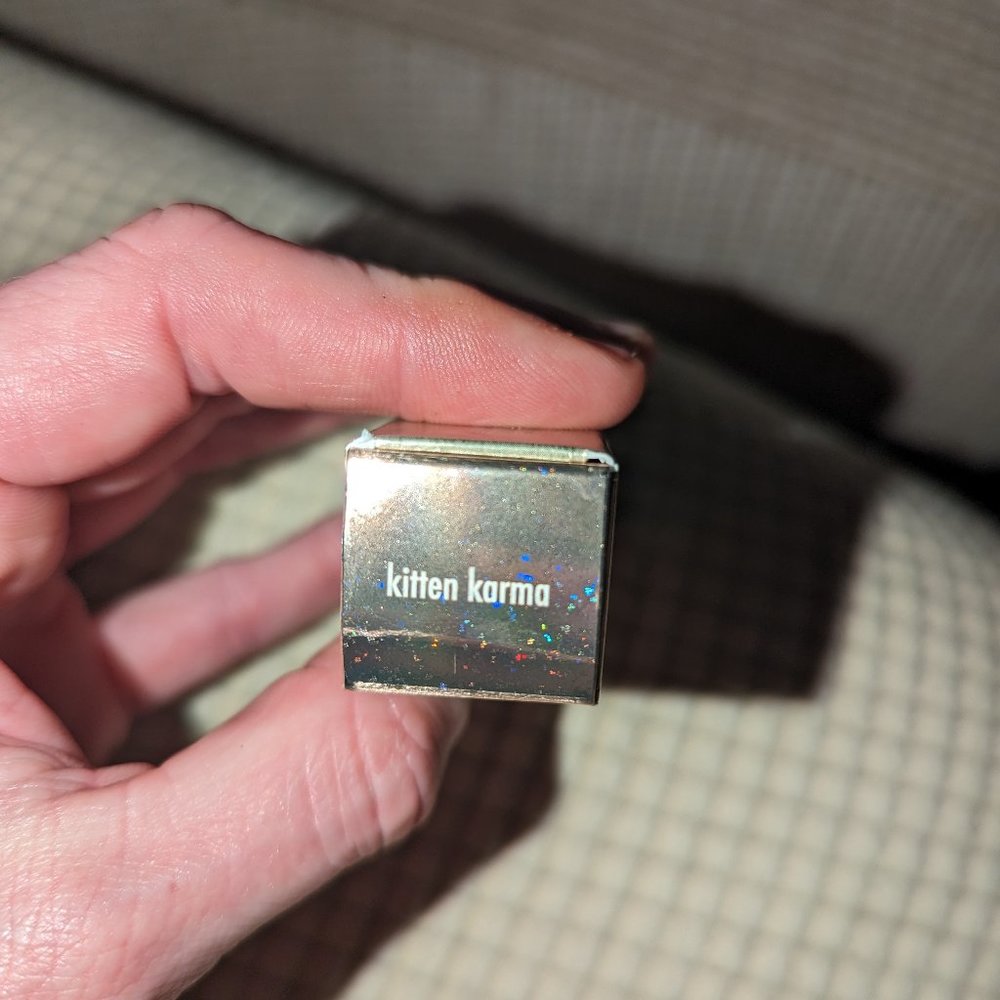 Still glitter and glow